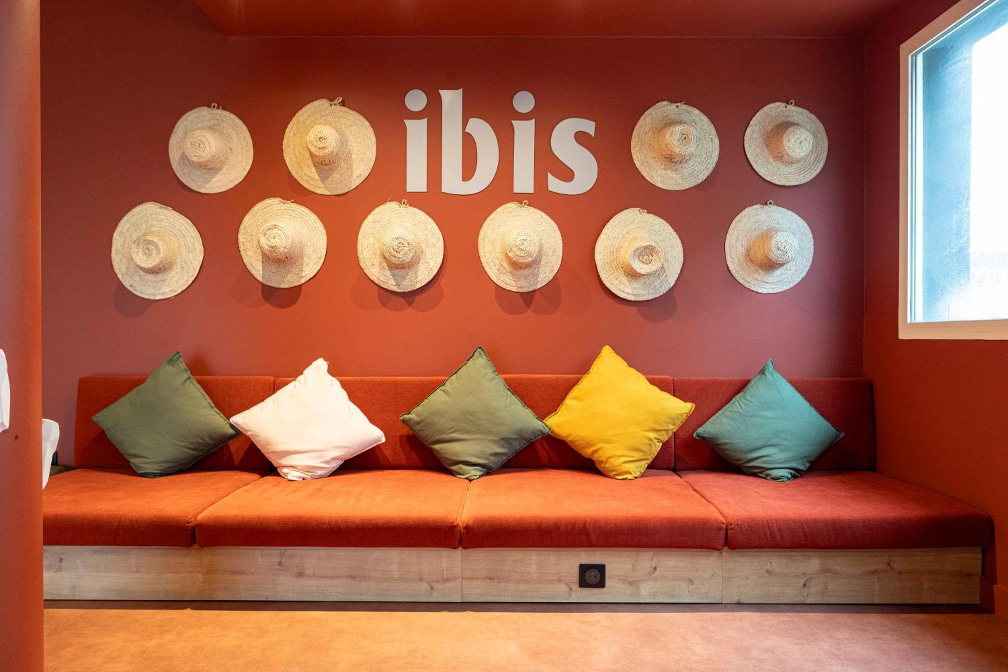 Hotel Ibis Istres Trigance Exterior foto