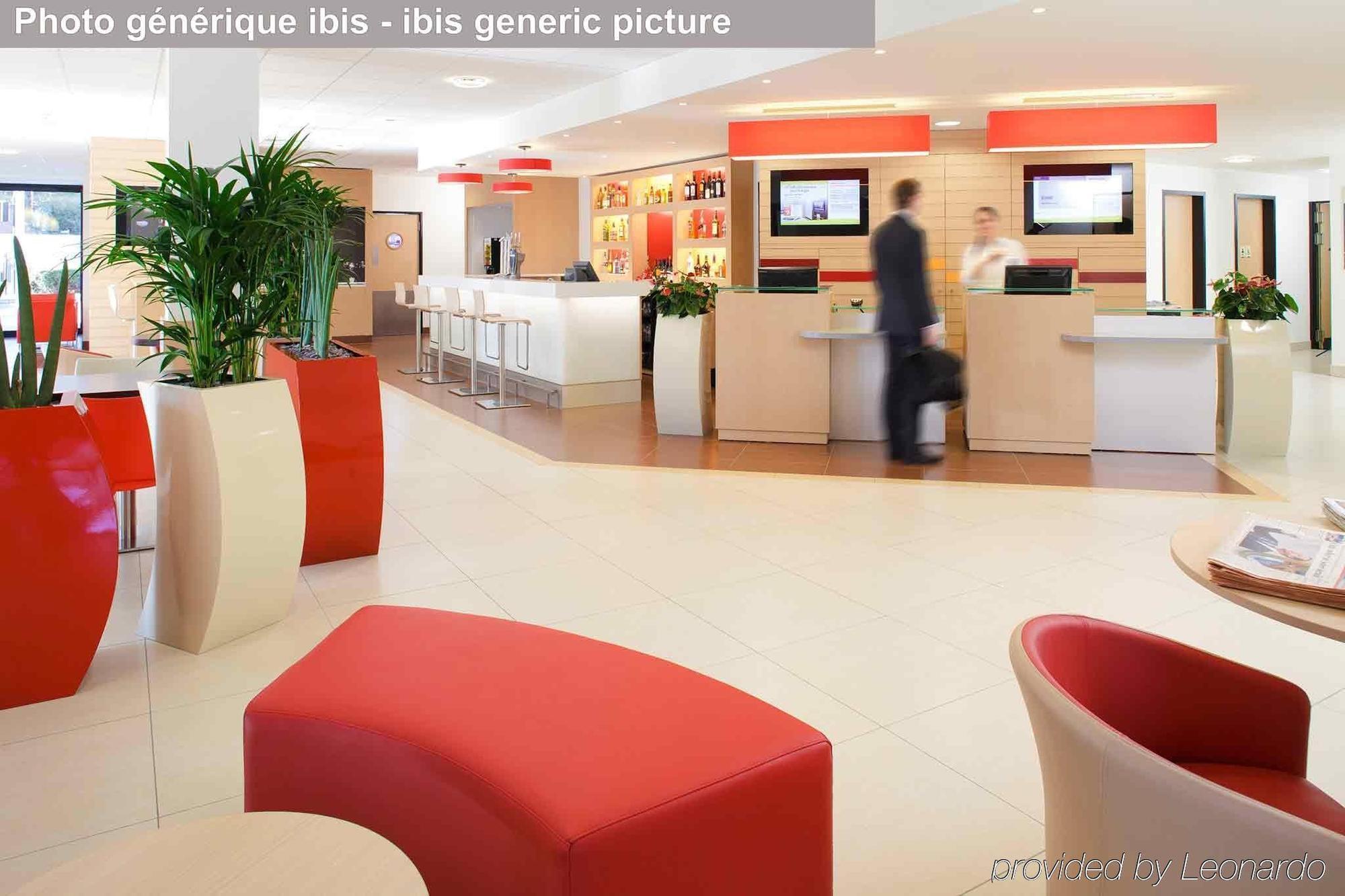 Hotel Ibis Istres Trigance Exterior foto