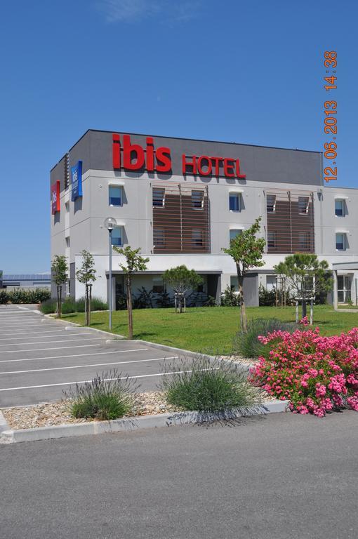 Hotel Ibis Istres Trigance Exterior foto
