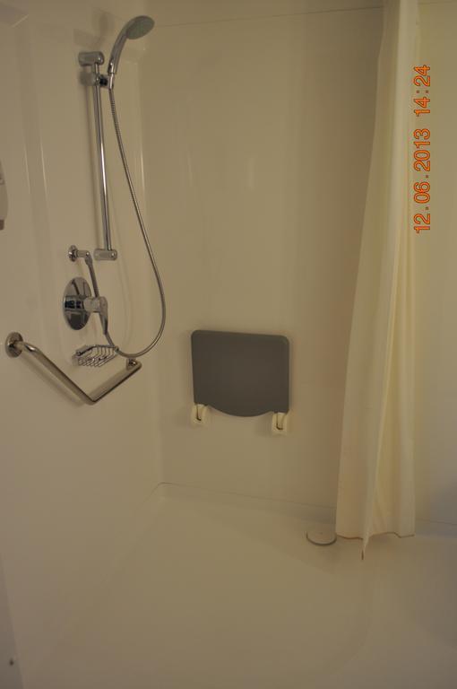 Hotel Ibis Istres Trigance Exterior foto